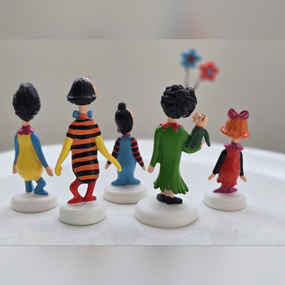 Department 56 - Grinch Who-Ville - Family of Who's - Picture 6 of 8